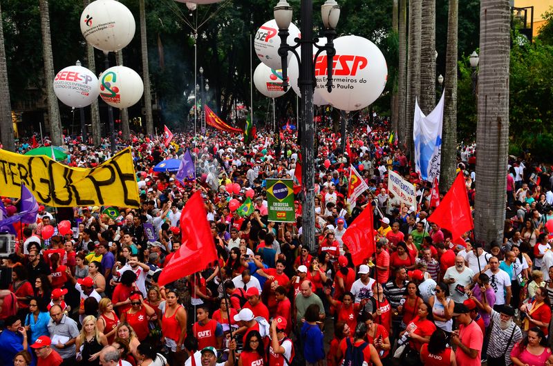 Frente Brasil Popular e Frente Povo Sem Medo realizam ato em defesa da democracia e contra o impeachment (Rovena Rosa/Agência Brasil)