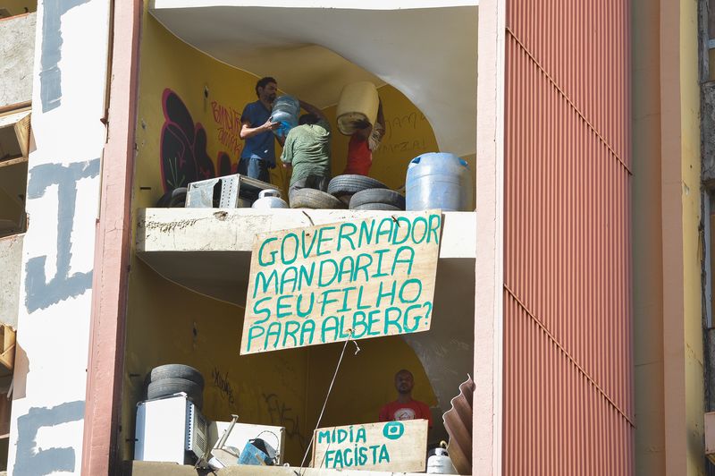 Terceiro dia da operação policial para retirada da ocupação do Hotel Torre Palace, na região central de Brasília (José Cruz/Agência Brasil)