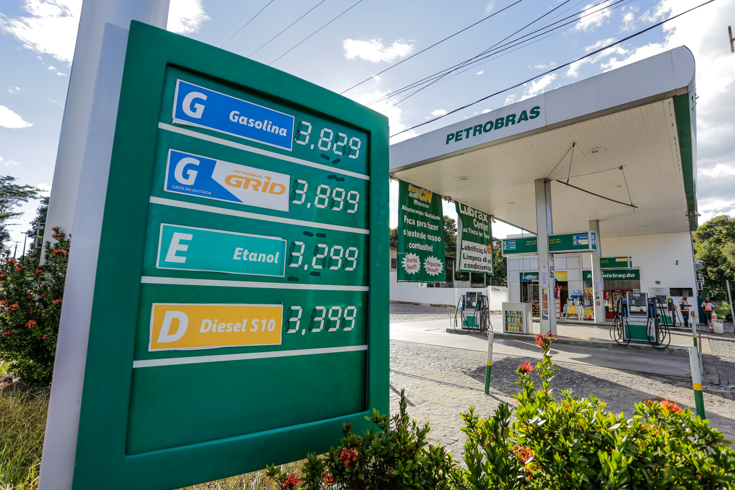 Petrobras sai do vermelho após 4 anos e dá lucro de 25 