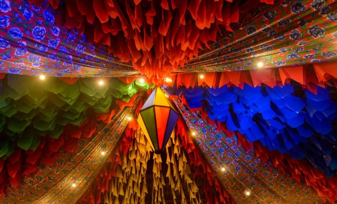 Festa Caruaru decorado traddicional lampadas e colores tipicos